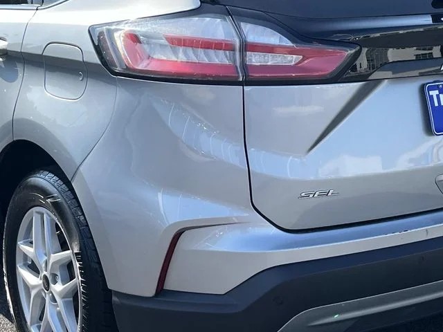 2024 Ford Edge SEL photo 5