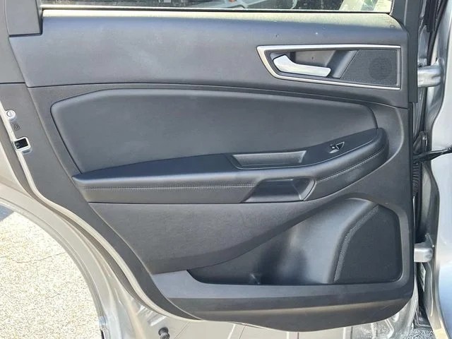2024 Ford Edge SEL photo 16