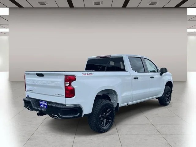2025 Chevrolet Silverado 1500 Custom Trail Boss photo 3