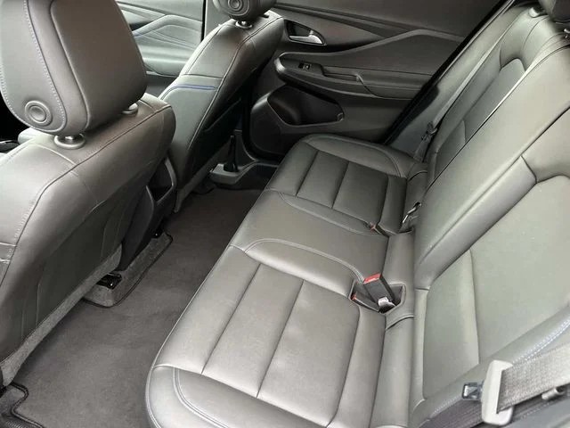 2025 Buick Envista Sport Touring photo 17